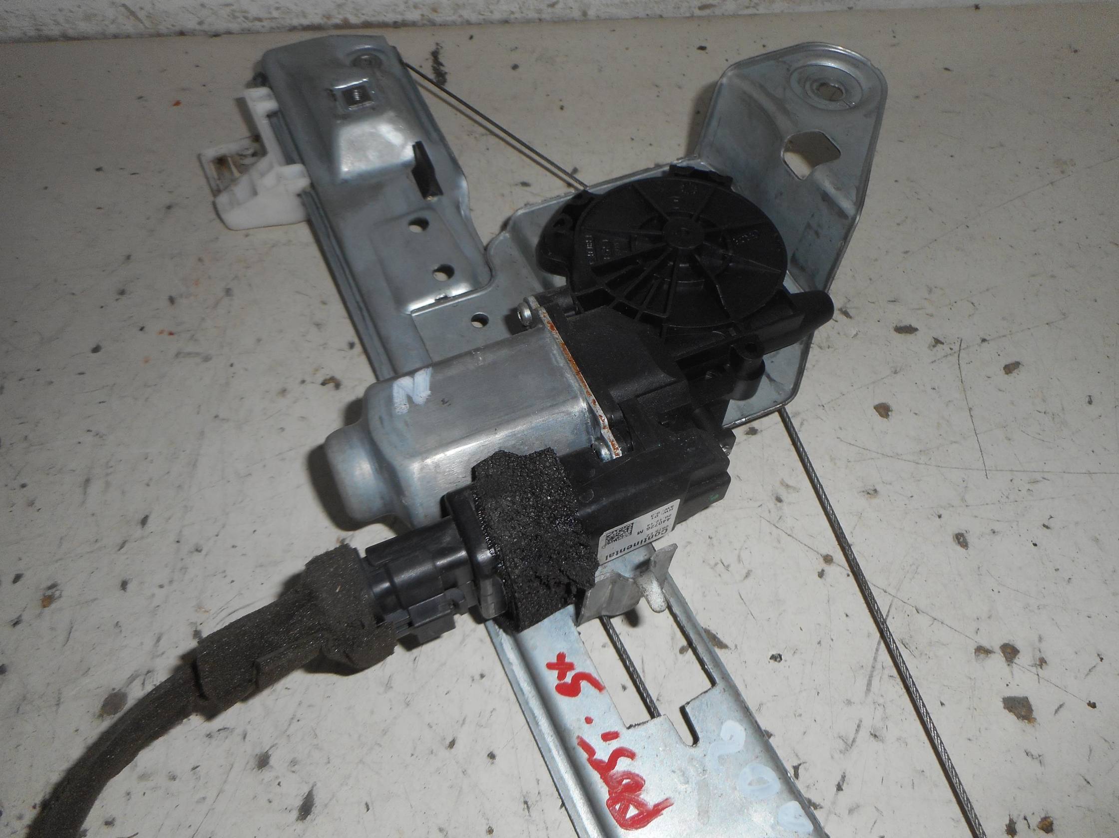 Alzacristallo elettr. porta post. con motorino sx.